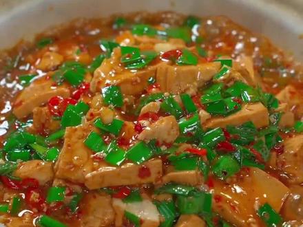 以后像吃豆腐了,就像我这样做个肉末韭菜豆腐,鲜香滑嫩,好吃又下饭#家常美食 #家常美食教程 #肉末韭菜豆腐 #肉末韭菜豆腐做法 #豆腐的神仙吃法