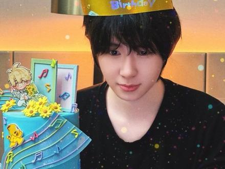 一诺生日直播读粉丝信,轩染笑喷,没有技巧,全是感情,公开处刑粉丝了,并和粉丝约定春节还要继续读信 #一诺 #ag超玩会 #轩染 #kpl !#挑战者杯