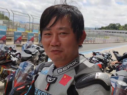 震惊!张雪评价#春风450sr 是台好车,但和#凯越321RR-S比的话,就……#爱机车爱生活 #机车 #摩托车 #因为热爱所以坚持 #骑帅不骑快 @犀牛聊摩托 @牛仔机车技研 @摩托自由的阿花 @小鬼Eve😋 @摩托牛仔赛车频道 @凯越机车张雪