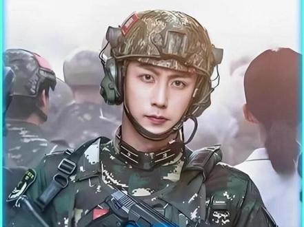 平时高冷的女医生竟然当众对特种兵犯花痴,同事看呆 #爱上特种兵 #电视剧解说