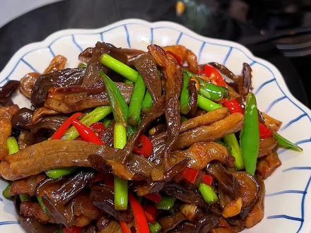 脆嫩爽口的鹿茸菇炒肉,你一定要试试#鹿茸菇炒肉