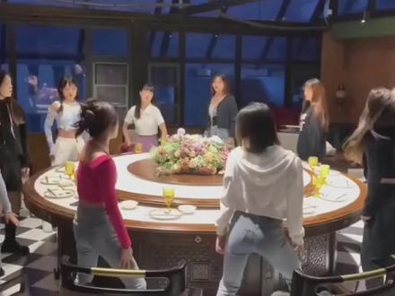 导演你是懂流量的!#荒野求生 #大学生 #离谱 #名场面