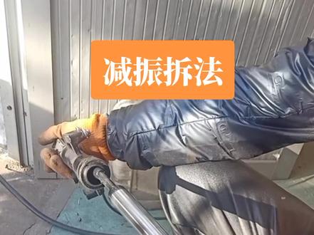 #电动车维修 电动车前减震只要折掉底部一个镙丝就可以更换减震油封和添加减震油