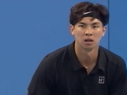 江苏队又又又……夺冠!南通小伙儿唐盛为家乡赢得历史首金! 11月19日,在十五运会网球男子双打冠亚军决赛中,由南通市体育运动学校输送的运动员唐盛携手队友孙浅组成的江苏队以2:1战胜浙江队夺得冠军。#南通体育
编辑丨陈盛楠