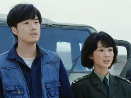 谁懂呀!邵云飞靠过去的动机就是想牵牵老婆的手~麻麻呀!好心动得画面!#白菊邵云飞 #杨紫张哲华 #生命树 #生命树值得一追