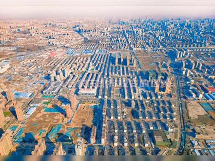 石家庄市留营片区改造工作推进,
即将邀请评估机构对河北科工建设集团有限公司位于桥西区新华路917号、919号的办公用房;西二环北路16号工商局宿舍;西二环北路100号河北边检总站住宅楼及办公用房;西二环北路112号环卫处宿舍及办公楼(幼儿园);西二环北路112号付1号(焜星商贸)、桥西区西环北路12号、桥西区西二环北路106号、桥西区西环北路14号国防建宿舍(3号楼、4号楼、5号楼、6号楼及平房);桥西蔬菜中心批发市场;西环农产品批发市场及周边;物贸小区2号楼等区域进行评估工作。
道路方面,
合作路西延项目(苑东街-留营街)道路工程,建设标准为城市次干路,全长约661.4m,红线宽度40m。设计车速40公里每小时,双向4车道,三幅路;
广源路扩宽项目道路工程,新建城市次干路,苑东街(简东街)至西二环段,宽35米,长1503.38米,双向四车道,设计时速40公里每小时。
区域面貌即将蜕变,期待石家庄越来越美丽#石家庄 #我们如此热爱石家庄 #石家庄市留营片区