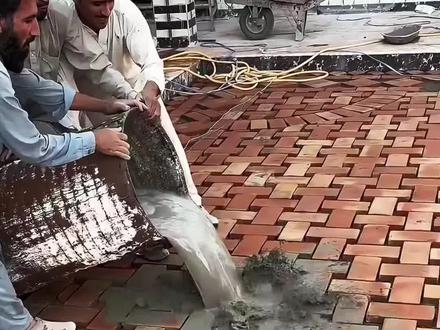 巴基斯坦人独特的铺设地砖工艺