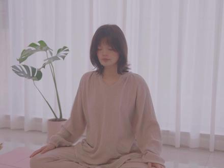 18分钟·吸引力冥想|深度净化磁场,清理负能量,吸引美好丰盛 当心里有了安静的空间,那份“我本就值得美好”的确认感,才会清晰起来~
我很荣幸能在这十几分钟里陪伴你,停下来,理顺自己,找回自己的能量
#自我疗愈 #吸引力法则 #自我关怀 #冥想 #正念