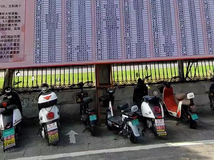 今年定远一中能考上7个清华北大的,离不开定远的领导班子对教育的重视,也离不开校长和老师们的默默付出,更离不开学生们的自觉性和艰苦奋斗的精神#定远 #金榜题名前程似锦 #定远房产