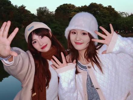 春节出游闺蜜拍照不会摆好看的姿势怎么办?快艾特她看一百次!#开年开春开新装 #闺蜜穿搭 #闺蜜拍照姿势 #杜双双 #拍照姿势