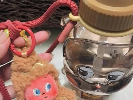 我发现了星星人随行杯,编绳!挂玩偶!新玩法!#纯手工法 #星星人 #随行杯 #抖音潮流玩家 @抖音小助手 @抖音社群运营_乎乎