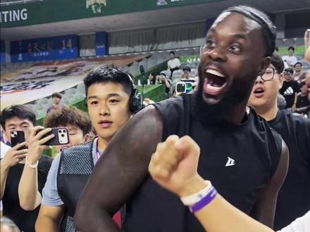请叫我龙一波!99分没输过!啥也不用想的篮球打的太爽了!#周楷恒vs祝铭震 #一波流 #沃兰迪911火箭气垫球鞋