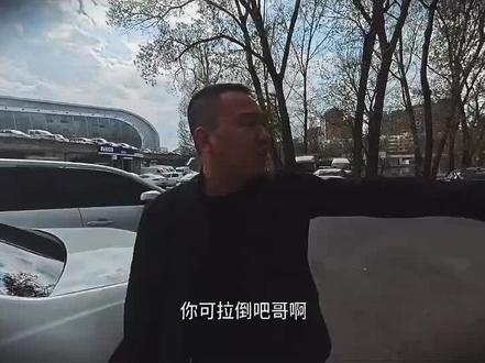 出身寒微家境贫寒 双拳打出库里南
出身寒微不是祸 双拳打出迈巴赫
出身寒微不是耻辱 双拳打出大路虎
出身寒微不妥协,双拳打出保时捷
出身寒微不是罪 双拳打出a8顶配
出身寒微但狂傲,衣锦还乡开霸道