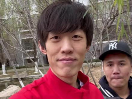 你们好奇我们什么关系,给大家介绍一下。