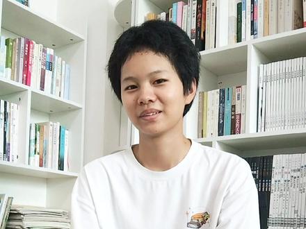 仙桃一中邹同学今年高考夺得全市文科类状元,关于中学生早恋,她的回答充满智慧#高考 #学霸 #状元