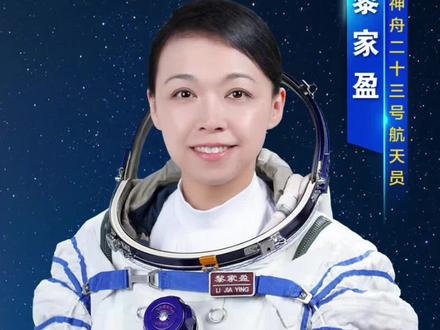 黎家盈,品类的胜利! 港大计算机博士,没去大厂没去投行,去当了警察。42岁又去选航天员。
你以为她傻?这是品牌战略里最狠的一招——重新定义品类。
元气森林靠这招,3年估值400亿。
不跟巨头卷,自己开一条新路。
黎家盈的胜利,是品类的胜利。
你身边有这样的品牌或人吗?评论区聊聊👇
#黎家盈 #神舟二十三号发射#宇航员#元气森林#品牌战略