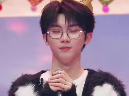 马嘉祺生日直播,大家都来给队长庆生啦!丁程鑫来现场假扮摄影师、刘耀文预制视频、宋亚轩张真源严浩翔贺峻霖连线,这段真的好暖心! #马嘉祺 #时代少年团 #马嘉祺生日