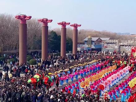 #热门 西安年最陕北#陕北秧歌(正月十五元宵节)闹红汉城湖#场面壮观