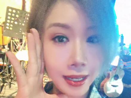 没戴眼镜的🐢🐢
#短发女生 #绿水闺