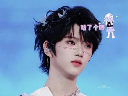 张函瑞:小小高音拿捏#张函瑞 #TF家族新年音乐会 #TF四代 #现场 #高音