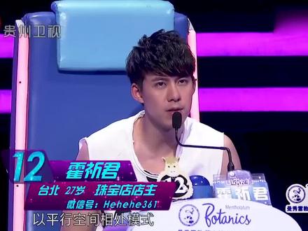 甜美女孩笑容超具亲和力,在场男生热情高涨纷纷示好