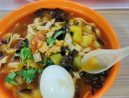 像这样的食堂廊坊富士康有六个,包子饺子面条小吃,各类美食均有👉👉