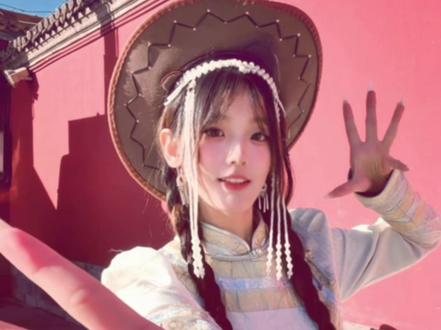 穿蒙古袍赶一下末班车~ #山对山来崖对崖 #弥渡山歌 #变装 #手势舞 #蒙古袍