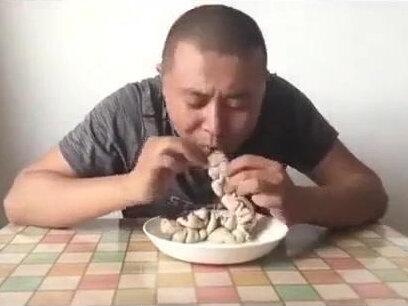 #非原转载 大肠刺身
嘬屎第一人