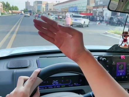 防反光的内饰改装贴,盖板平时开车不会异响,挺安静的。#吉利熊猫mini #适合女生代步通勤的小型车推荐 #性价比高的国产车推荐 #日常vlog #吉利