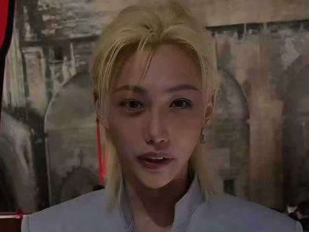 Kpop四五代男团时尚资源Top是谁? 本期视频盘点K-pop四、五代男团时尚资源Top成员
Felix李龙馥(Stray Kids)
Louis Vuitton全球大使
首位韩国五大时尚杂志满贯五代男艺人
黄铉辰(Stray Kids )
Versace首位K-pop全球大使、Cartier全球大使、Givenchy Beauty全球代言人
Elle korea 5月刊封面——年度最佳封面
李泰容(NCT)
LOEWE全球大使
Elle Korea金九封面
金珉奎(SEVENTEEN)
Dior品牌大使、宝格丽品牌大使
杂志封面“四男一”
#straykids #李龙馥 #黄铉辰 #李泰容 #金珉奎