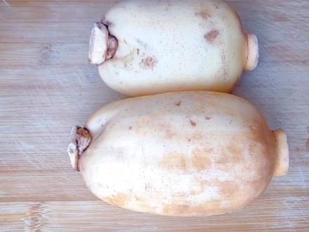 炖莲藕汤,最忌直接下锅炖,教你正确方法,莲藕软糯不发黑不变色