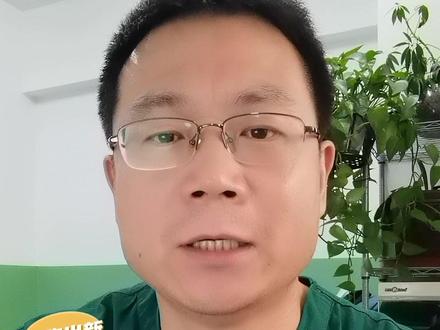 针对克唑替尼耐药,接下来的故事更加精彩。2014年阿来替尼和塞瑞替尼、2017年布加替尼分别被批准用于克唑替尼耐药或不耐受的二线治疗。这3个二代ALK抑制剂并不“满足”于此,以阿来替尼为首的ALK抑制剂开始向一线治疗发起猛烈冲击。终于,2017年阿来替尼和塞瑞替尼更进一步分别被批准用于一线治疗,2020年布加替尼一线治疗的价值也得到了认可。