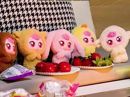 当朋友们在看萌可动画,我却在补作业…… #奇妙萌可 #奇妙萌可之闪耀流星 #追剧女孩的日常 #小朋友 #搞笑