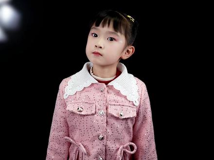 《彩虹宝宝》刘蓁礼 赤橙黄绿青蓝紫
我是彩虹宝宝
#孩子们大声唱 #彩虹宝宝