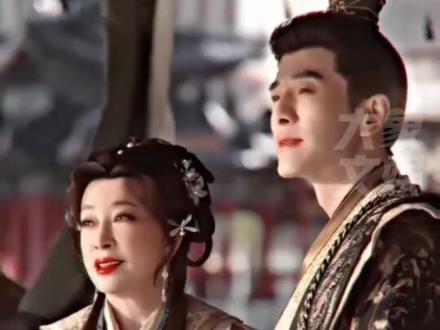 #刘晓庆短剧吻戏# 近日,75 岁#刘晓庆 与45岁男演员金珈的吻戏引发全网热议,很多人第一反应都是违和、不适,甚至质疑演员刻意博眼球。