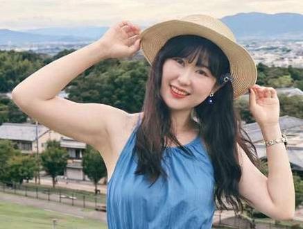 新一期的用户故事,竟然是从权志龙的钩针娃娃和韩剧开始讲起的?
她是追星少女,也是幸福妈妈,爱旅行,也爱美食!12岁独立长大,把青春留在延边,如今定居山城,把不被定义的人生过在重庆。
她最近的愿望是:认真吃好每一顿饭~而她的厨艺因为一台凯度B8蒸烤箱得以在韩餐和川菜之间丝滑切换…
#中国蒸烤专家 #凯度双热风 #幂享凯度新厨电 #凯度B8 #权志龙