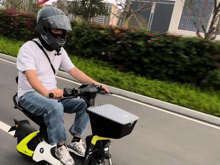 九号V70我是真的挺喜欢,实用性这一块真的好!前面密码筐放买的菜挂钩放咖啡!也没想到800电机提速可以这么快!#九号电动 #九号创作者 #九号v70 #九号引领全民智驾 #九号vzmix