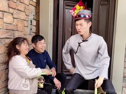 从小和爸妈在乡镇长大,一路走来经历太多的酸甜苦辣。现在一定再接再厉,努力前行,把最好的都留给身边那个最爱的人