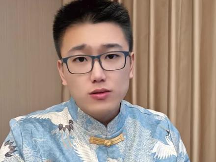 没有套路全是实在,桂林大叔8块5直接给装一盆面包!这份藏在街头的温暖,真的戳中人心~#桂林面包大叔 #8.5元的温暖 #良心商家yyds #街头烟火气 #人间温暖