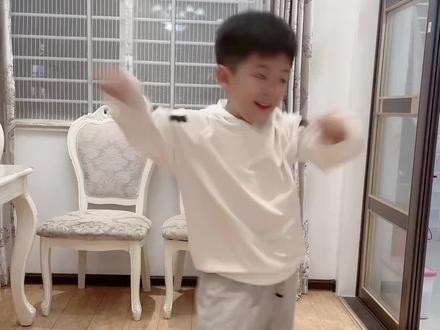 跳舞视频最火抖音 26022dbbb696ff75b0c7a68e92e2f838~tplv-dy-resize-origshort-autoq-75:330.jpeg?x-expires=2000422800&x-signature=8CXNJQrQl6rSUb4un2P7rX%2BYGcY%3D&from=3213915784&s=PackSourceEnum_AWEME_DETAIL&se=false&sc=cover&biz_tag=pcweb_cover&l=20230526091219C5761F8C239F0F7B9ADB