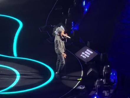 韩红西安演唱会嘉宾真的是薛之谦!出来的那一刻全场沸腾 太嗨了#韩红西安演唱会 #韩红薛之谦小尖尖