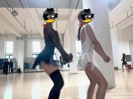 高尔夫瘾犯了#dou+上热门 #高尔夫舞#迪桑特