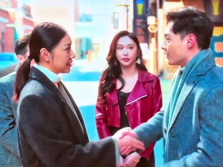 周小姐霸气出场,又美又飒#电视剧老舅