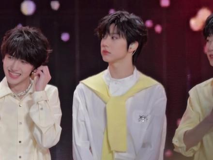 22min随舞直拍大放送!雪媚娘变身
#陈奕恒 #tf家族新年音乐会 #随舞雪媚娘 #tf家族 #随舞