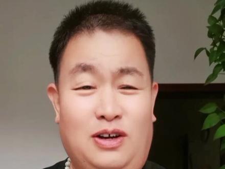 “姨父”还是“姨夫”?我认为“姨父”是长辈的尊称,而“姨夫”只是平辈之间的称谓,例如:这是娃“他(她)姨夫”。