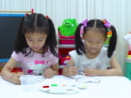 瑞瑞和西西魔法变身 体验巴啦啦小魔仙魔法棒!