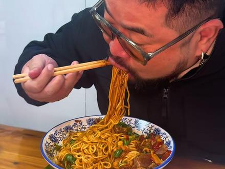 给老板弄不相信了 下面的速度比不上炫面的速度
#台州 #碗杂面 #碳水脑袋实在是拒绝不了拌面呀 #跟着抖音大口嗦面 #郭小美