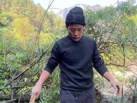 参赛40多天,涨粉超16万!“刀疤哥”因真诚和实力走红网络,本人清醒发言:不想当网红,想去打零工#荒野求生 #刀疤哥 #七星山荒野求生决赛 #刀疤哥不做网红 #网红