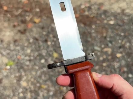 如果士兵只能带一件工具,那这把AK刺刀能干十件事