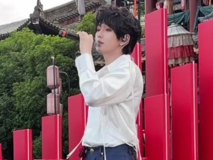 #主角请登场 今晚召集人#叶皓然 彩排唱跳俱佳,一整个期待住啦#横店娱乐